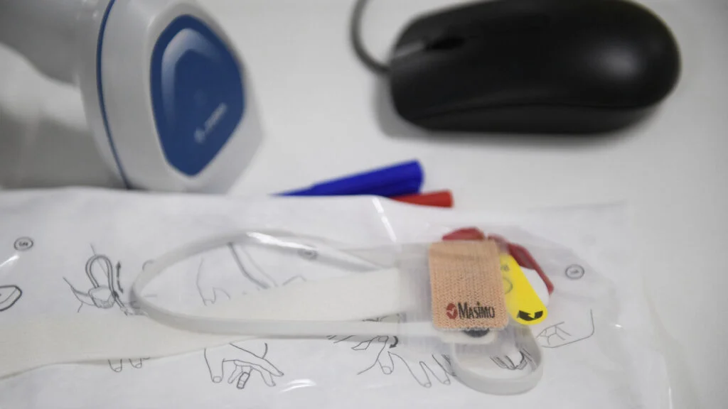 Understanding the Shift in Pulse Oximeter Accuracy: From Overestimation to Underestimation